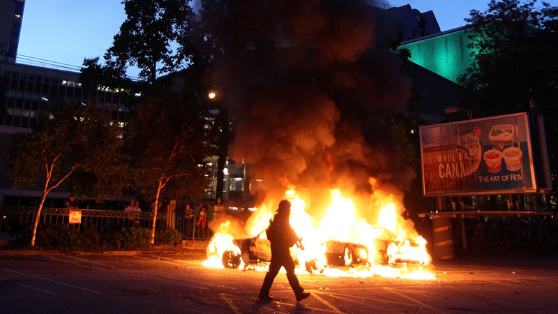 Illustration for article titled Vancouver now second in hockey, first in burning cars